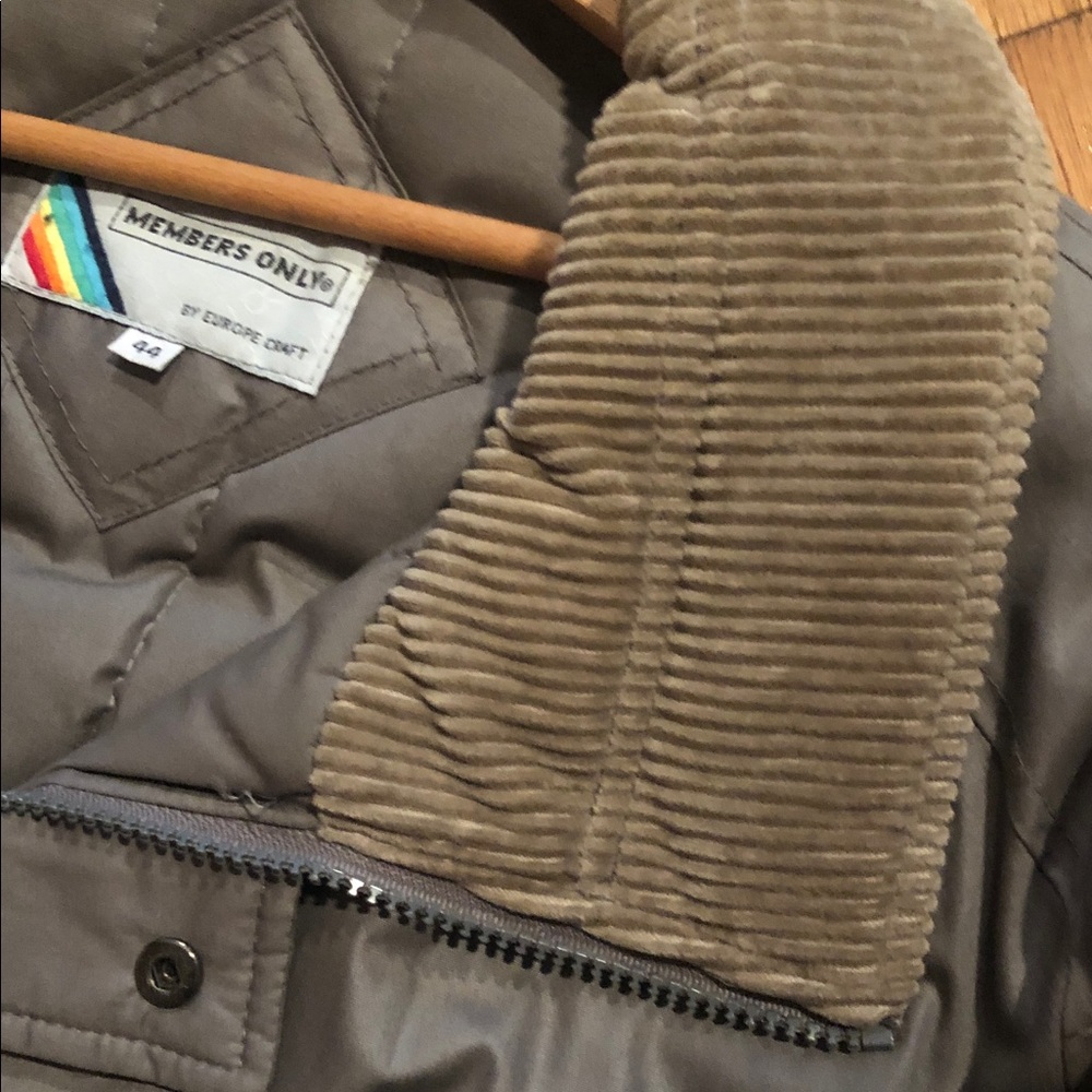 Members Only Men's Gray Jacket with Brown Collar - Picture 5 of 6